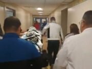 Niña cae cerca de piscina y sufre trauma craneal