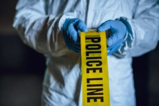 Identifican a hombre asesinado a tiros bajo puente en Las Piedras