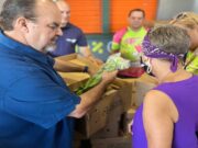 Agricultura entrega productos a familias de Cataño