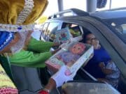 Los Reyes hacen parada para entregar regalos en Arecibo