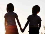 Encuentran niños de 3 y 5 años caminando solos por carretera de Humacao