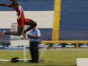 Carl Lewis se opone a cambios en técnica de salto de longitud