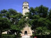 Disipan aire de huelga en la UPR tras compromiso de pagar $3,000 a empleados