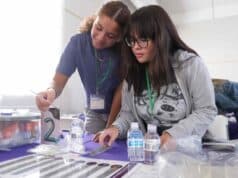 DE otorga becas de $3,000 a 26 estudiantes para viajar a feria de ciencias