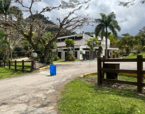 Cierre y venta del Parador Villas de Sotomayor en Adjuntas