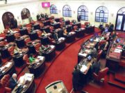 Aprueban medida para beneficiar a familias de policías caídos en el deber