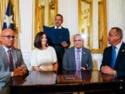 Firman acuerdos en busca de mejorar los trámites con las órdenes de protección