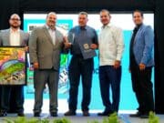 Gobernador reconoce a agricultores en la Semana de la Tierra