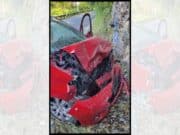 Choca contra farallón a orillas de la carretera