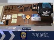 Una discusión lleva a la incautación de un arma y material ilícito
