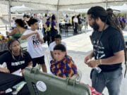 Piden que sea ilegal el discriminen por llevar estilos y peinados africanos en espacios públicos y privados