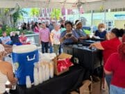 Repartirán almuerzos en plaza pública de Coamo