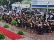 Plaza de Salinas recibe a decenas de graduandos escolares