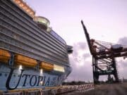 Barco Utopía of the Seas ancla en el puerto de Ponce