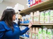 DACO visita comercios para que se cumpla con Ley que prohíbe plásticos de un solo uso