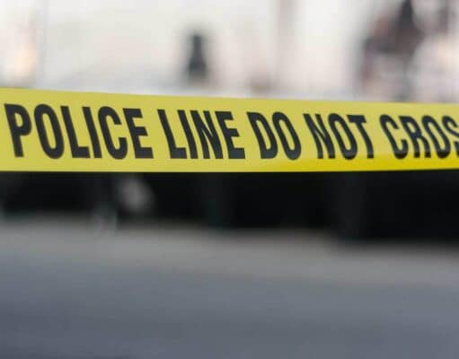 Autoridades investigan hallazgo de mujer muerta dentro de vehículo en Naranjito