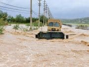 Río Inabón se sale del cause y cubre carretera entre Ponce y Juana Díaz