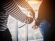 Malhechores dejan a clientes y empleados amarrados tras robar mercancía.