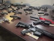 Operativo saca de la calle a 135 individuos por venta de armas y drogas