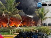 Fuego en empresa frente a bahía de Guánica