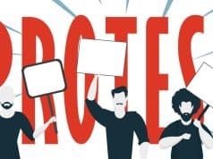 Padres se manifiestan frente al Departamento de la Familia para exigir la Ley 70