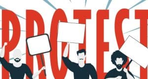 Padres se manifiestan frente al Departamento de la Familia para exigir la Ley 70