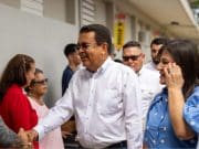 Candidato a gobernador del Proyecto Dignidad acude a votar en San Sebastián