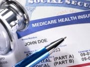 Gobernadora escribe a Salud federal para pedir cambios en tarifas de Medicare Advantage