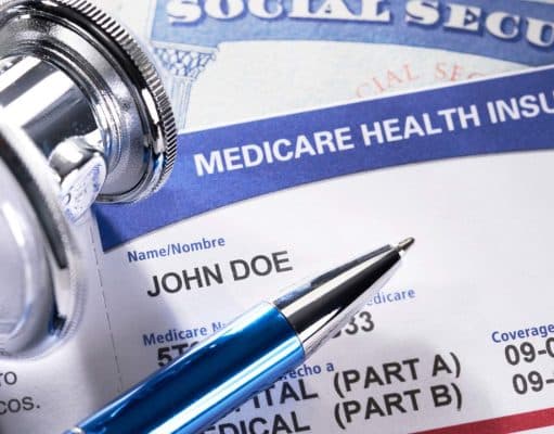 Gobernadora escribe a Salud federal para pedir cambios en tarifas de Medicare Advantage