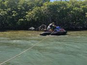 Policía rescata a hombre cuya motora acuática estaba a la deriva