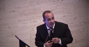 Senado sanciona a Eliezer Molina con multa y terapias por conducta en manifestación