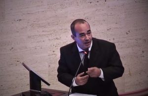 Senado sanciona a Eliezer Molina con multa y terapias por conducta en manifestación