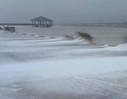 Tormenta invernal azota a Estados Unidos y deja al menos 10 muertos; miles de vuelos afectados