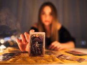 Llama para conocer su suerte con cartas del tarot y pierde $4,035