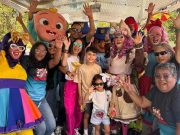 Caravana de payasos “Abrázame con Amor” llena de alegría a Peñuelas