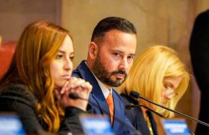 PPD exige a la gobernadora firmar resolución que detiene cobro a clientes con placas solares