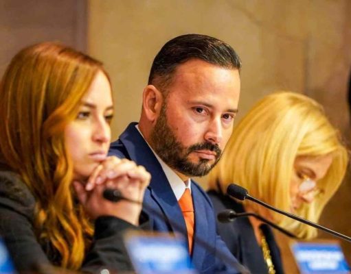 PPD exige a la gobernadora firmar resolución que detiene cobro a clientes con placas solares