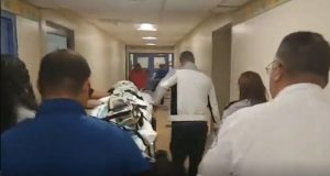 Niña en estado de ‘cuidado’ tras accidente en medio de transporte que no debió estar en vía pública