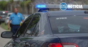 Policía sospecha que conductor de auto murió por percance de salud