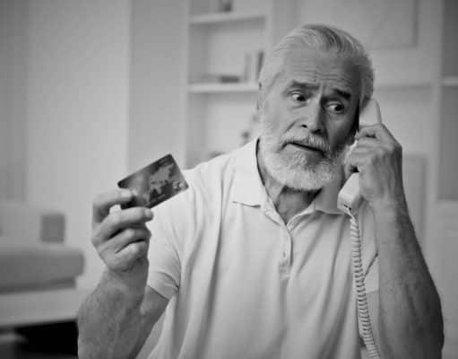 Orientan a los adultos mayores a prevenir ser víctima del fraude