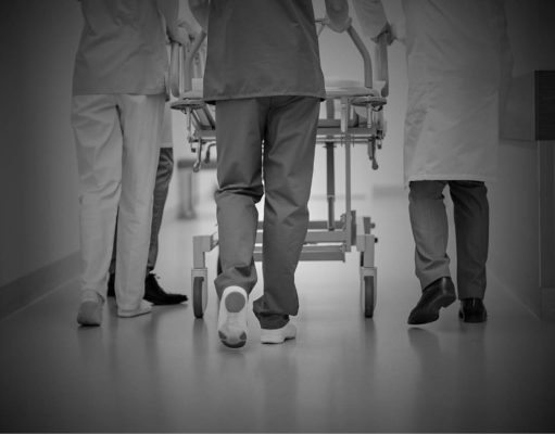 Salud ordena investigar alegada falta de camas en cuatro hospitales