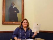 Gobernadora firma varias leyes con enfoque en la educación y rehabilitación