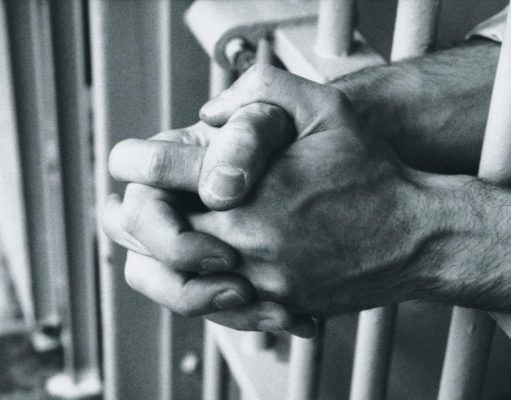 Aseguran que sería compleja una transición a otro proveedor de servicios médicos a confinados