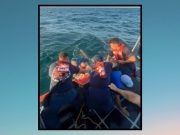 Rescatan tres personas de embarcación que se hundía