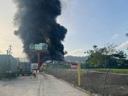 Fuego en planta de reciclaje en Gurabo