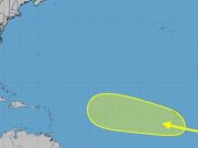 Vigilan onda tropical con potencial de desarrollo en el Atlántico