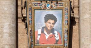 Carlo Acutis se convierte en el primer santo milenial y “patrón de Internet”