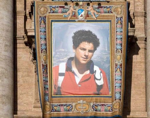 Carlo Acutis se convierte en el primer santo milenial y “patrón de Internet”