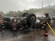 Camión grúa se vuelca e incendia en la PR-52