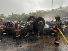 Camión grúa se vuelca e incendia en la PR-52